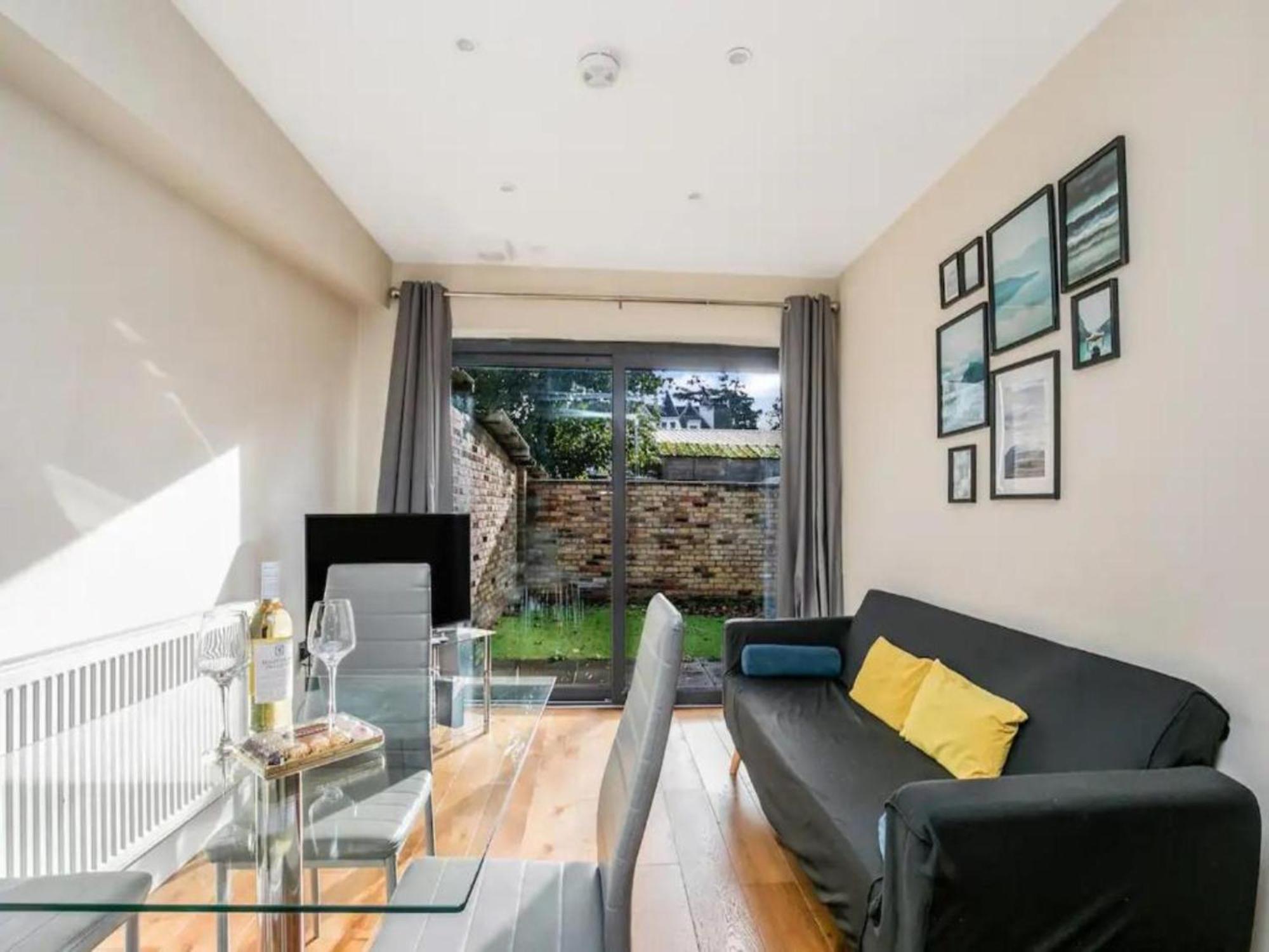 Pass The Keys Ealing Queen Of The Suburbs 2bd * Londra