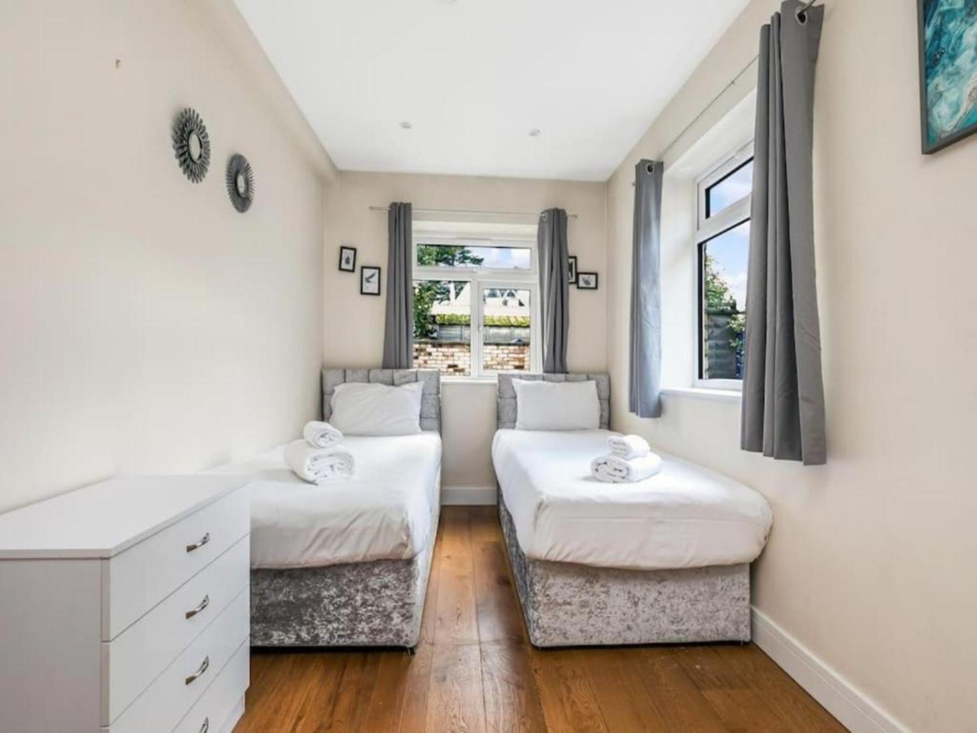 Pass The Keys Ealing Queen Of The Suburbs 2bd Apartament Londra